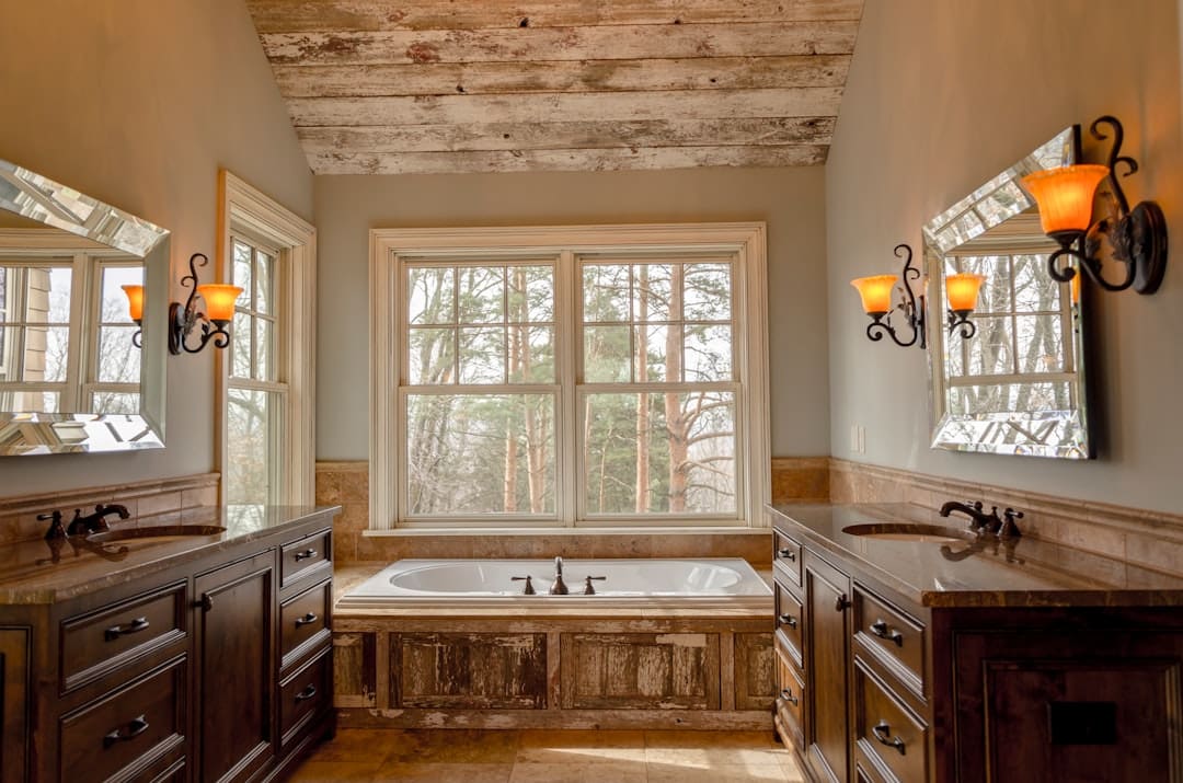 Photo Moldy bathroom